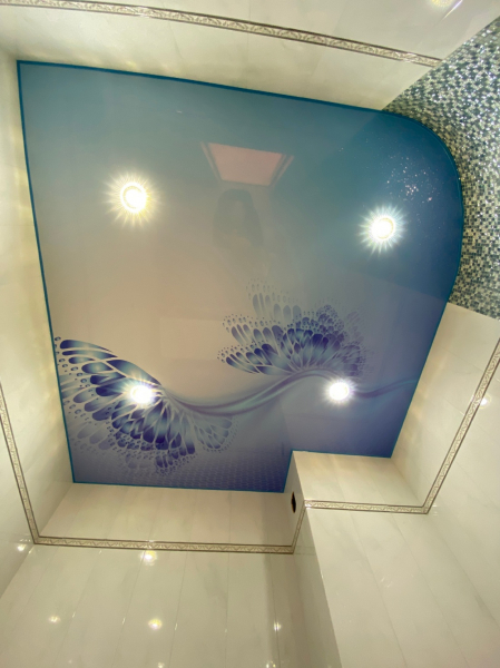 Пример потолка для ванной 2,8 м²
