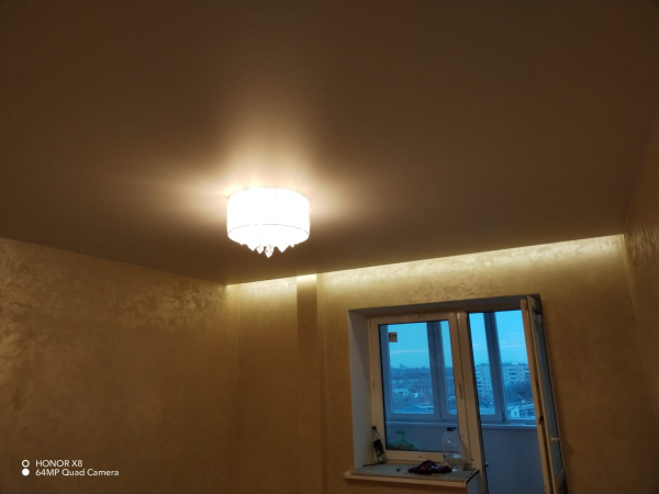 Стоимость сатинового потолка в кухне 12 м²
